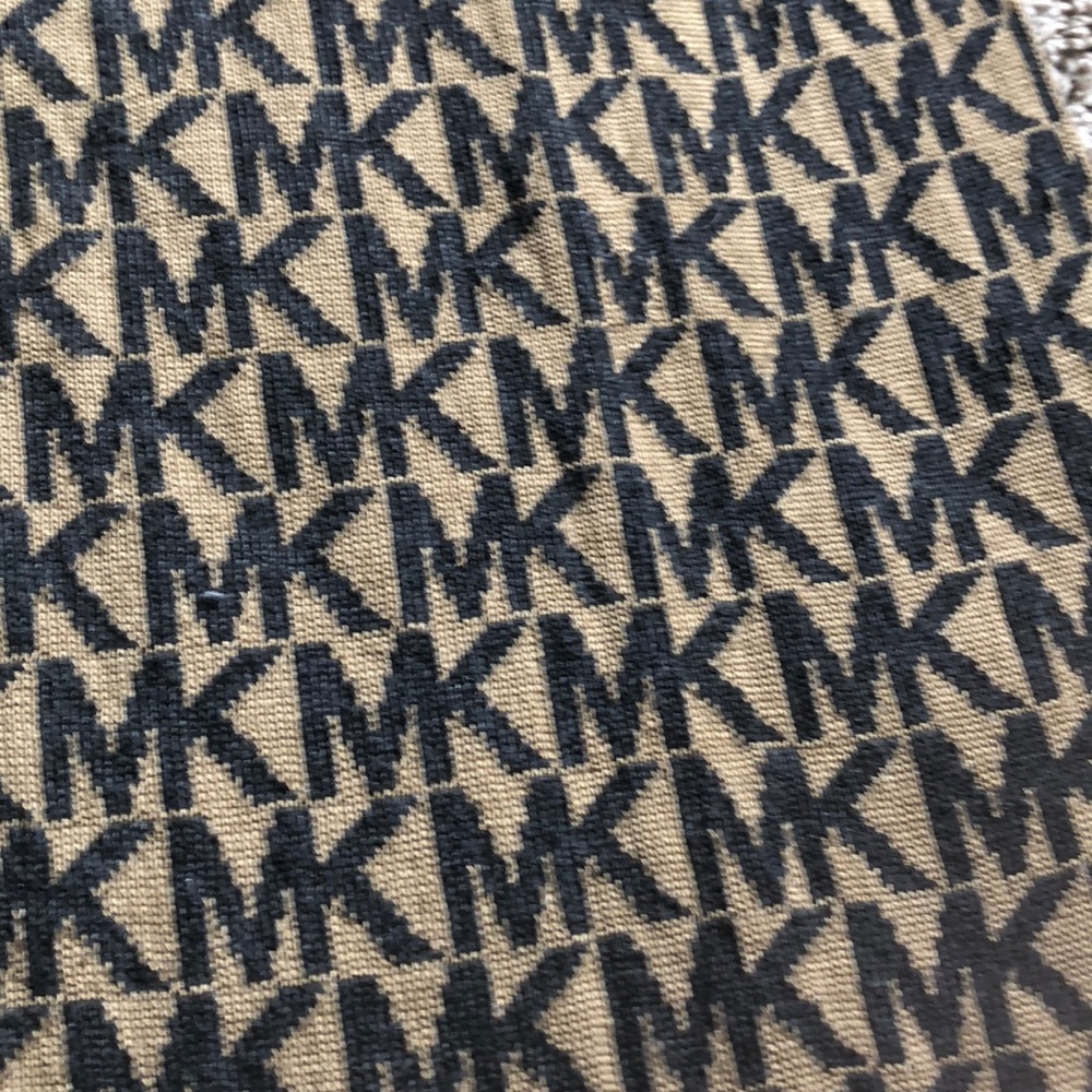 Mk Scarf - Picture 3 of 3